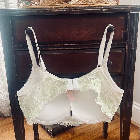 Victoria's Secret Ivory and Lime Bra - Picture 5 of 13